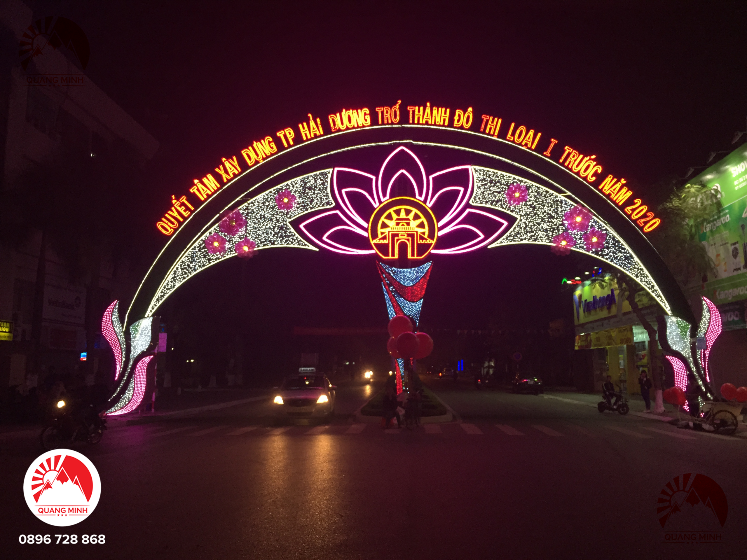Cổng chào hoa đèn mang đậm dấu ấn văn hóa Việt Nam