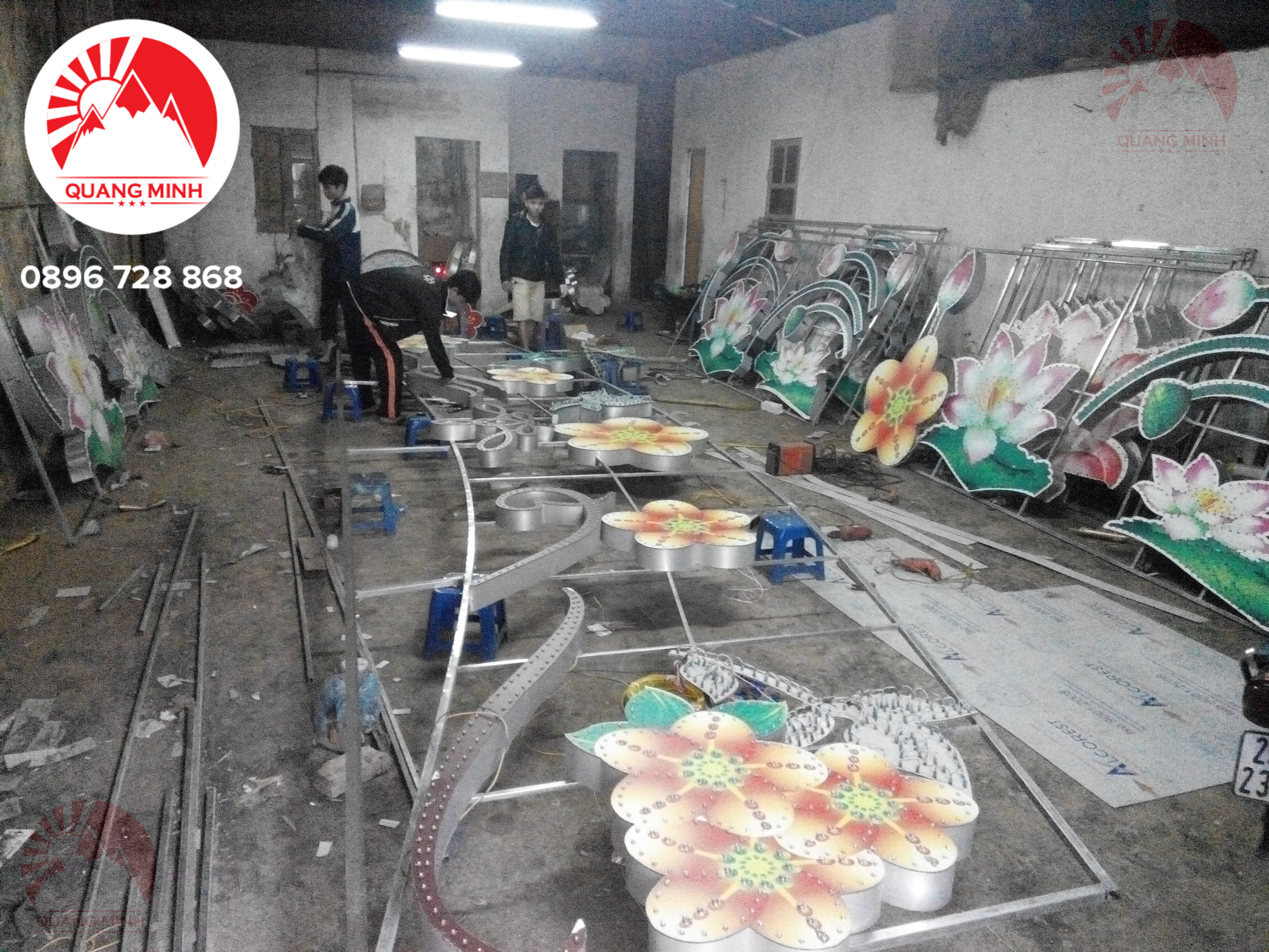 Quảng Cáo Quang Minh chuyên thi công và lắp đặt hoa đèn trang trí đường phố chuyên nghiệp