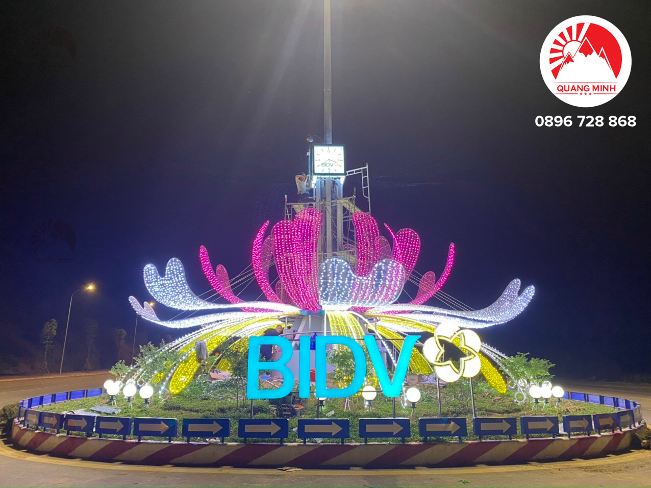 Đảo giao thông rực rỡ sắc màu với hoa đèn trang trí tại thành phố Cao Bằng