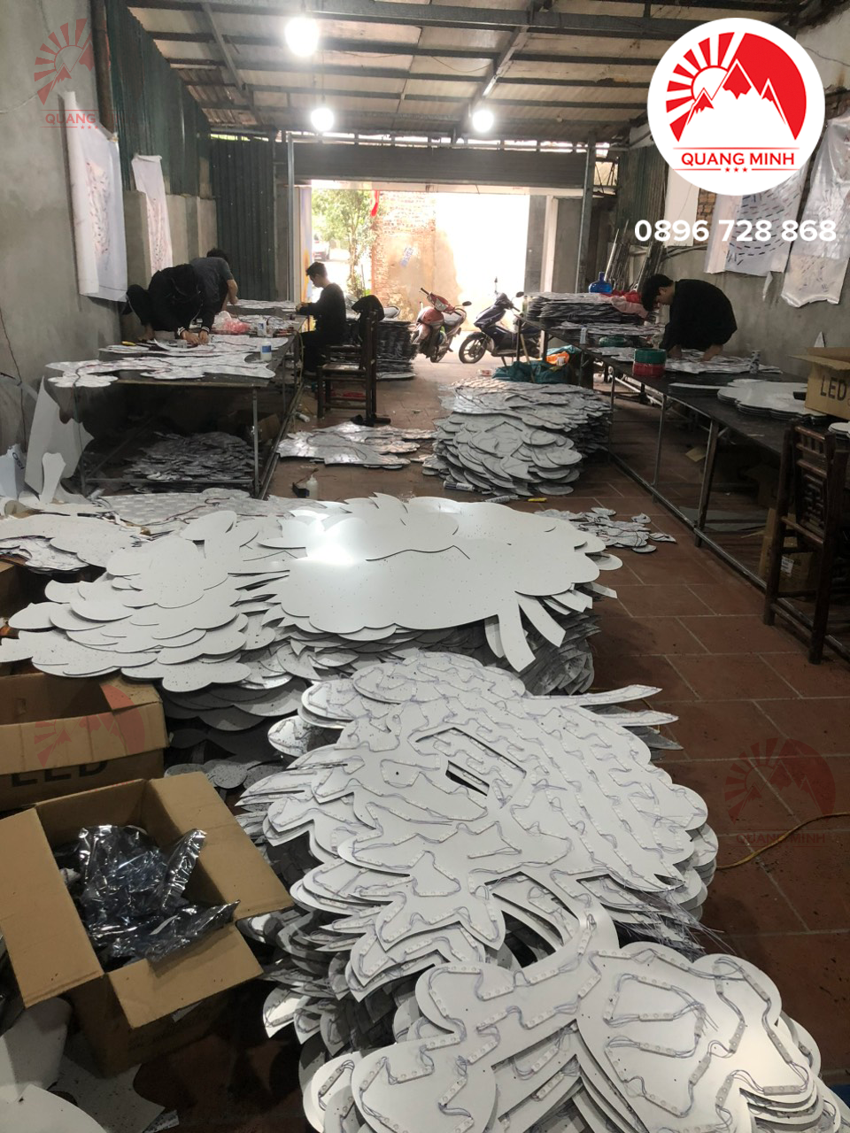 Hệ thống đèn LED được thiết kế và lắp đặt bài bản, đảm bảo độ sáng đều và hiệu quả chiếu sáng cao