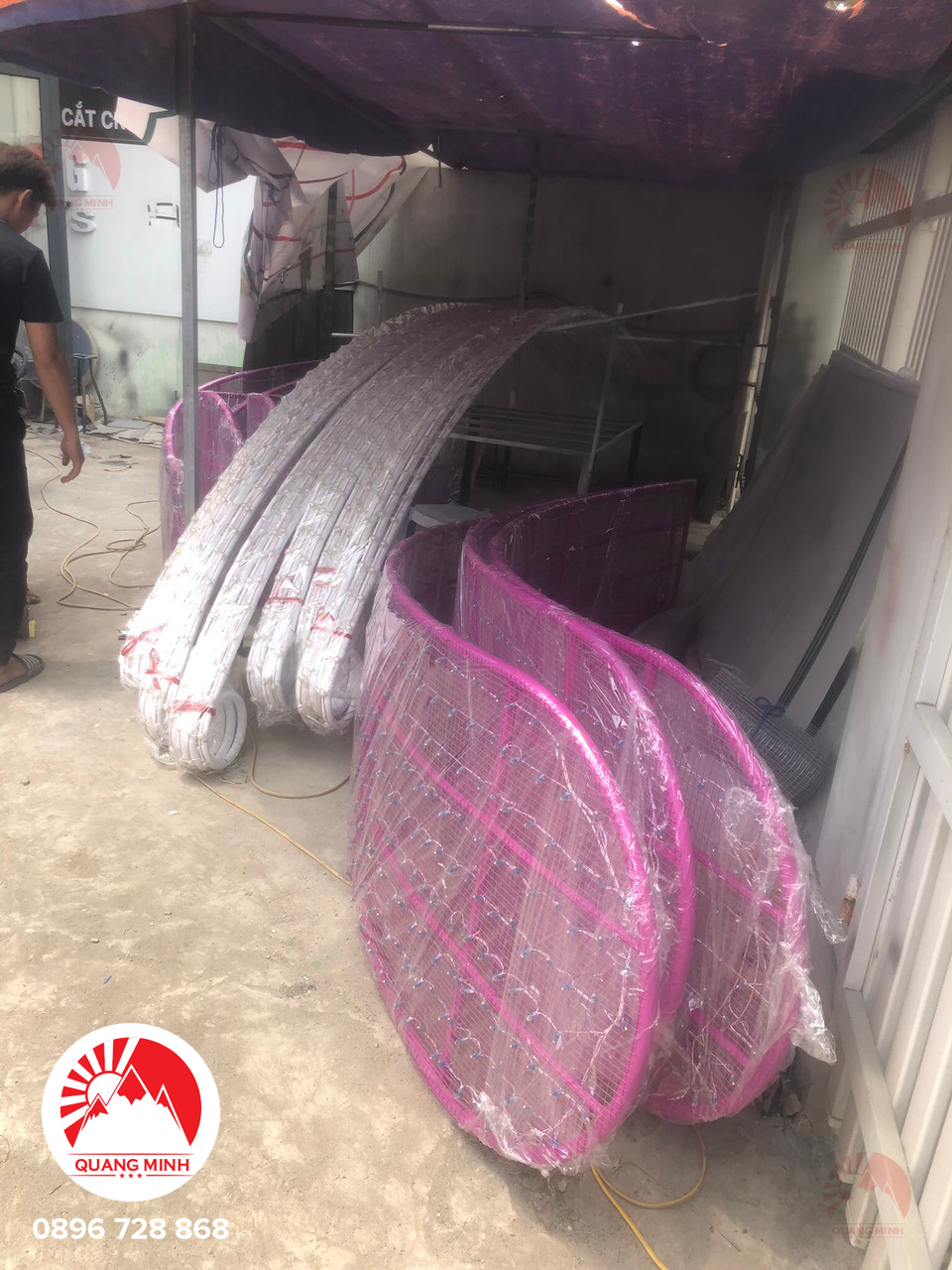 Thiết kế hoa đèn dựa trên ý tưởng hoa sen, biểu tượng quốc hoa Việt Nam